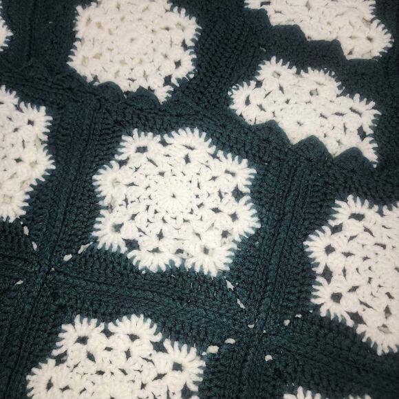 Throw Crocheted by hand Snowflake Granny square boho bohemian bedding couch - Picture 2 of 3